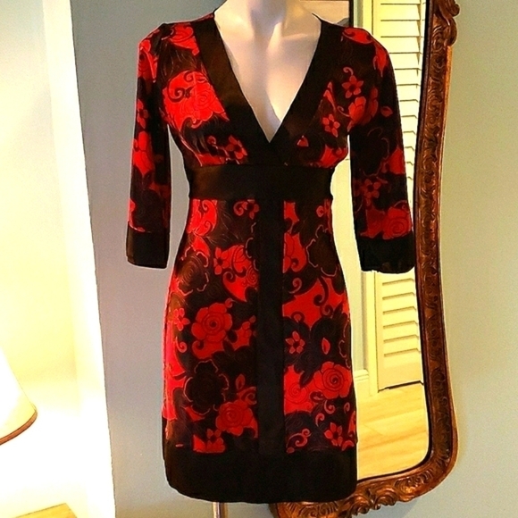 BLACK AND RED V NECK DRESS FRENCH KISS - Picture 1 of 9